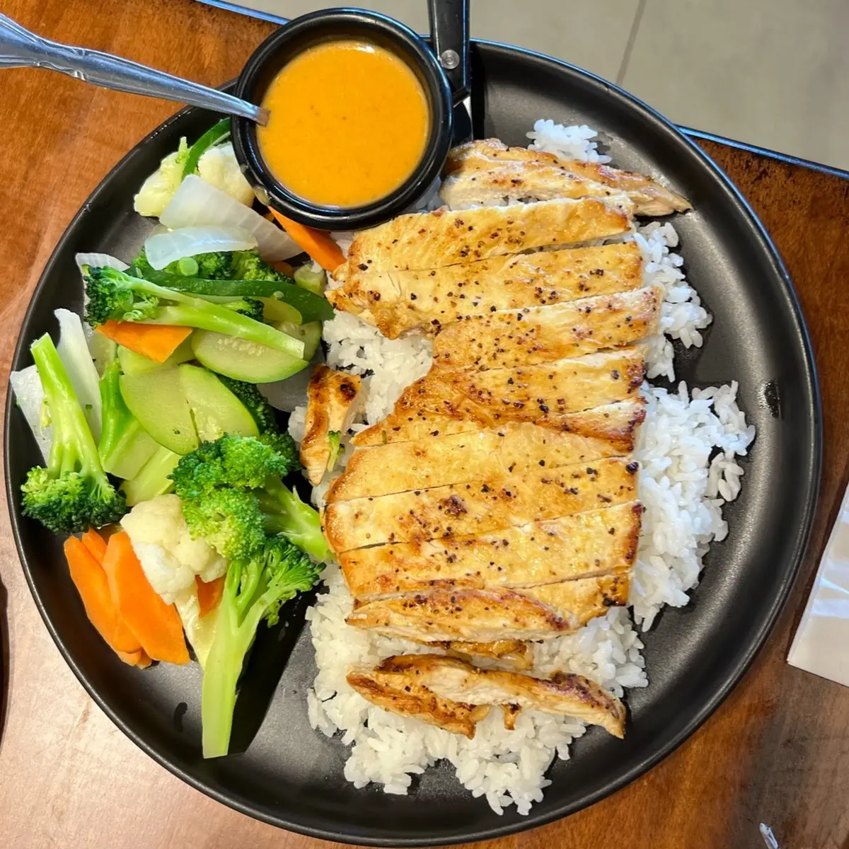FIT CHICKEN AVOCADO PLATE
