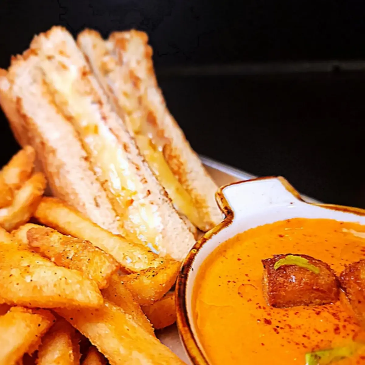 Toasted Fromage w Tomato Bisque