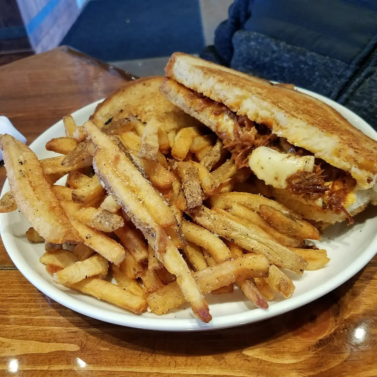 Muffulleta Sandwich w Fries