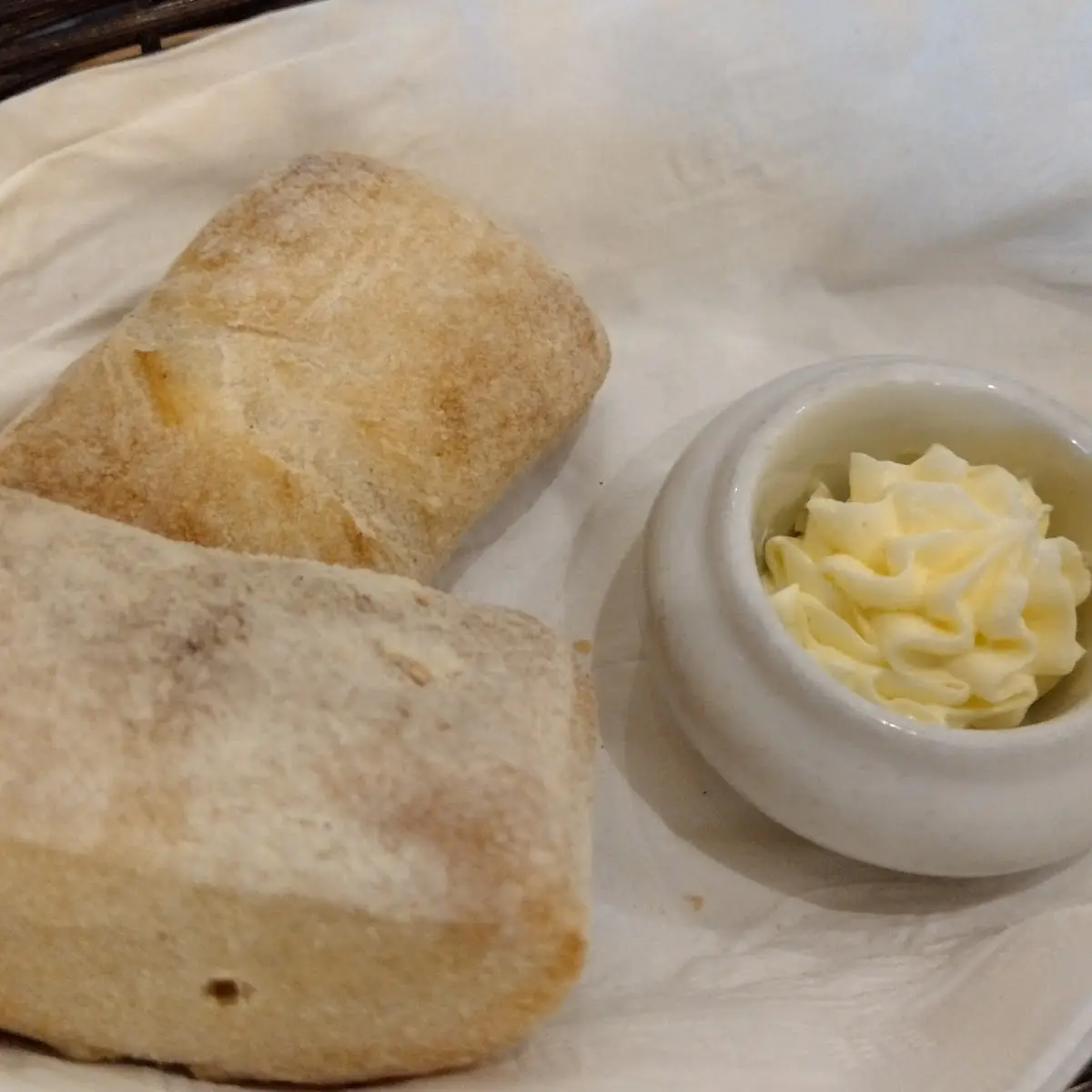Rolls, Le Greg Bistro & Bar