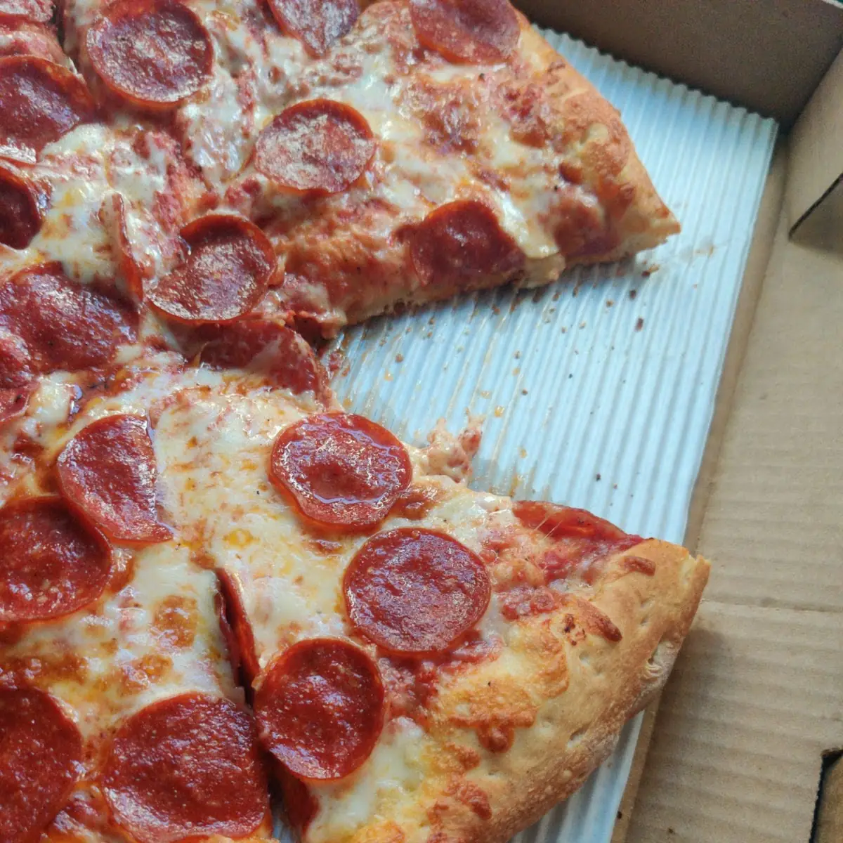 Large Pepperoni Pizza