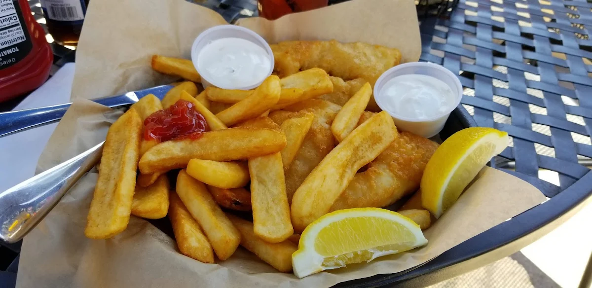 Crispy Fish and Chips with Lemon