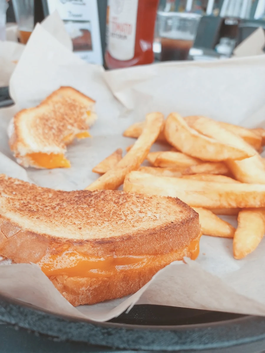 Grilled Cheese & Fries