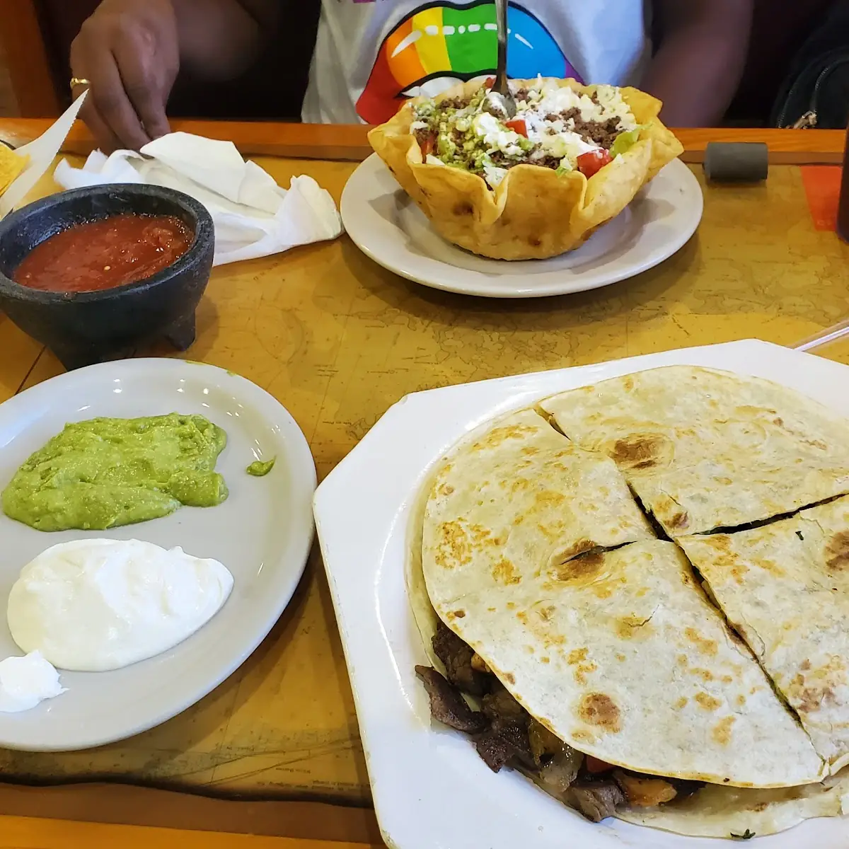 Quesadilla Texana & Taco Salad