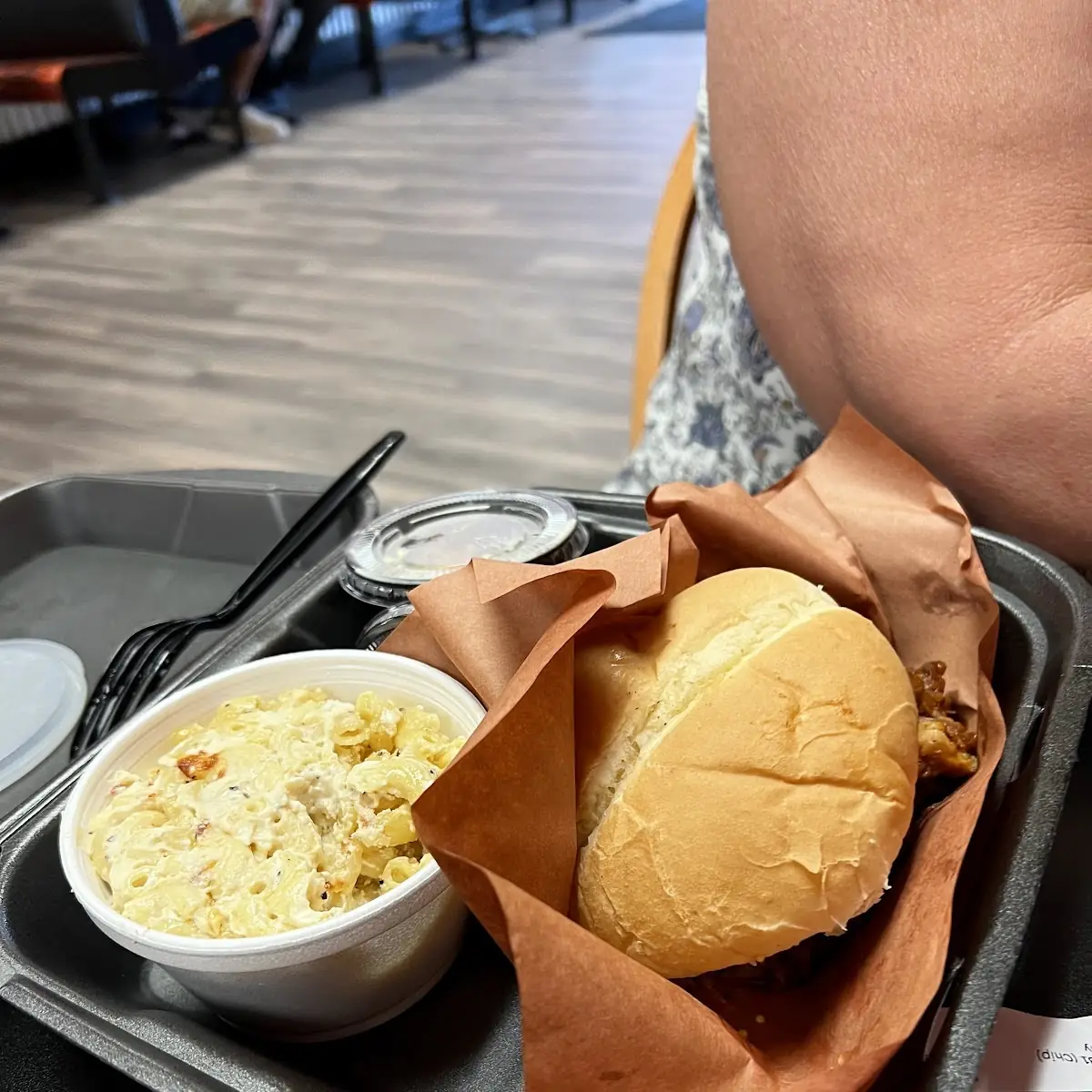 Pulled Pork Sandwich & Smoked Mac & Cheese