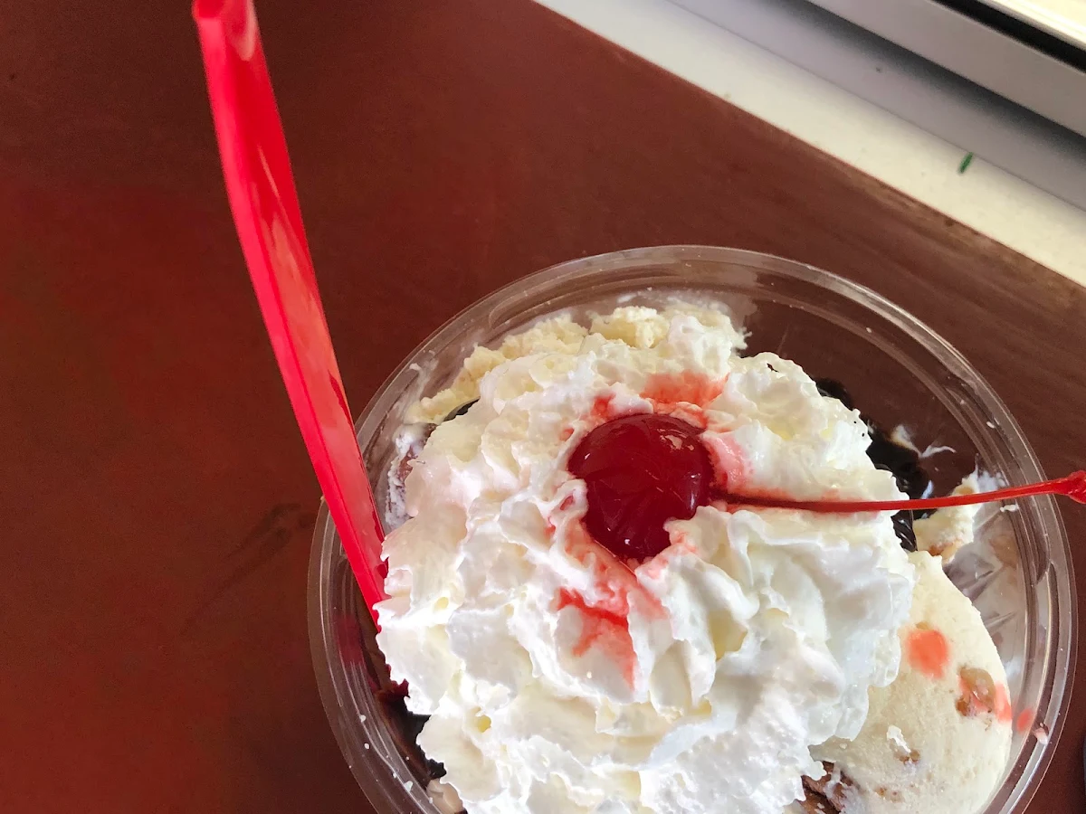 Hot Fudge Brownie Sundae
