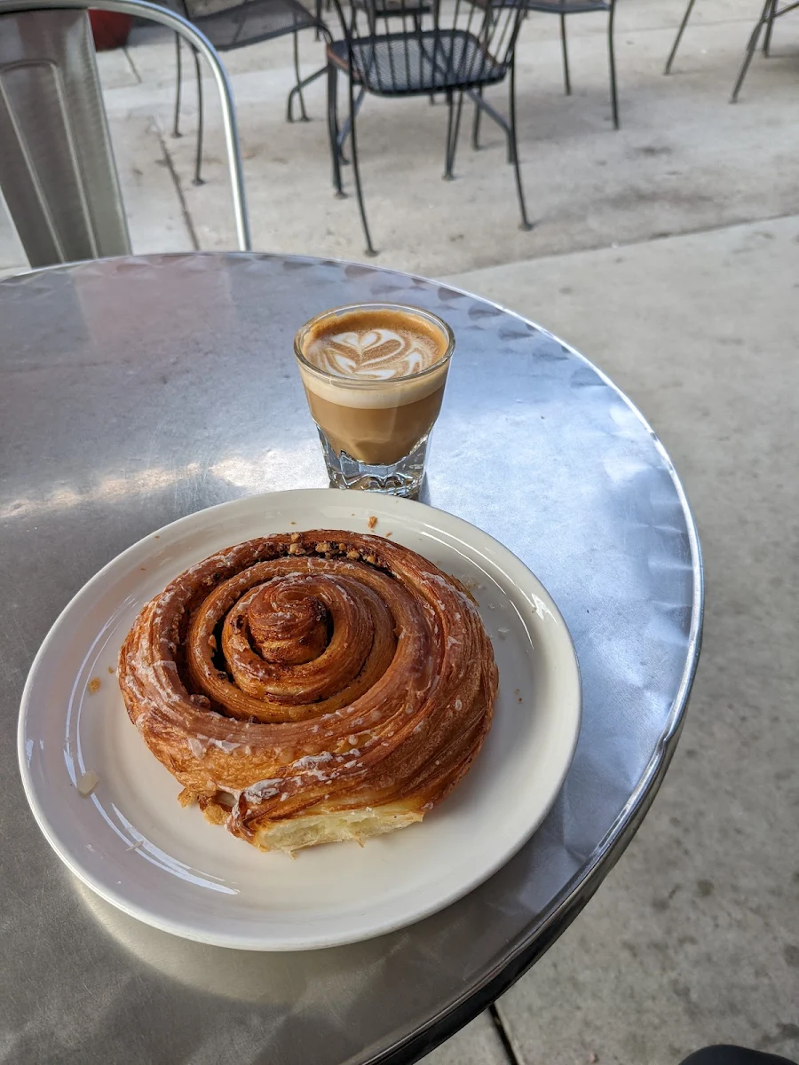 Gibraltar w Cinnamon Roll
