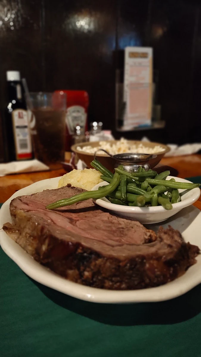 Prime Rib w Mashed Potatoes and Green Beans