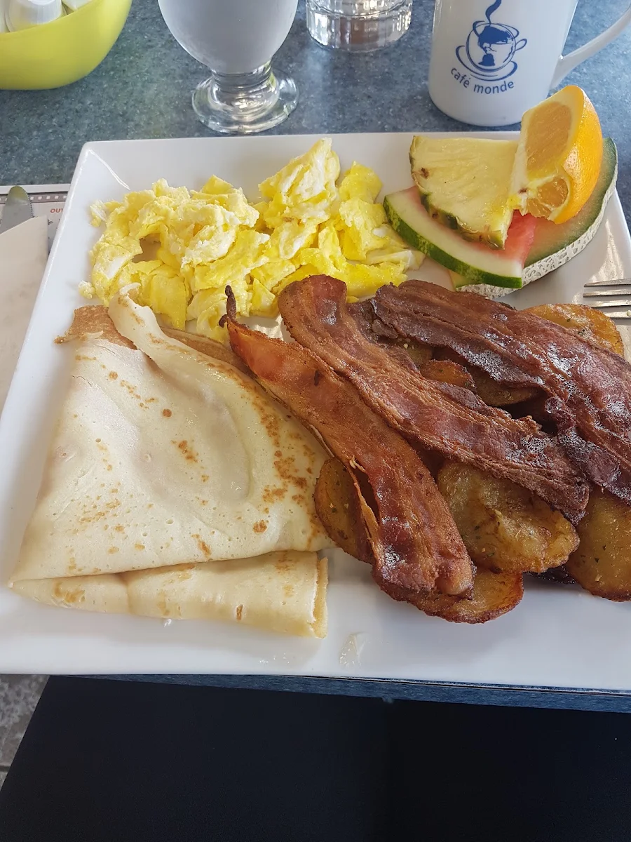 2 Oeufs Viande Et Crêpe