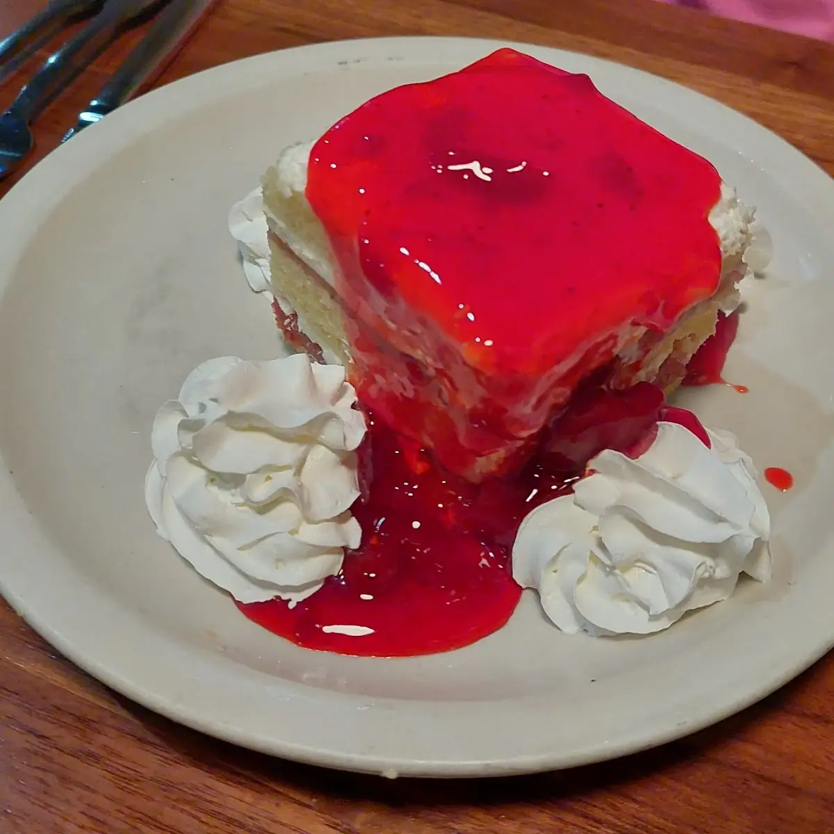 Cheese Cake with Strawberry Topping