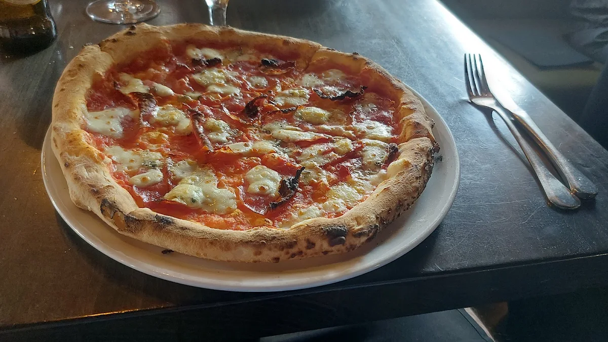 Margherita Pizza Salami