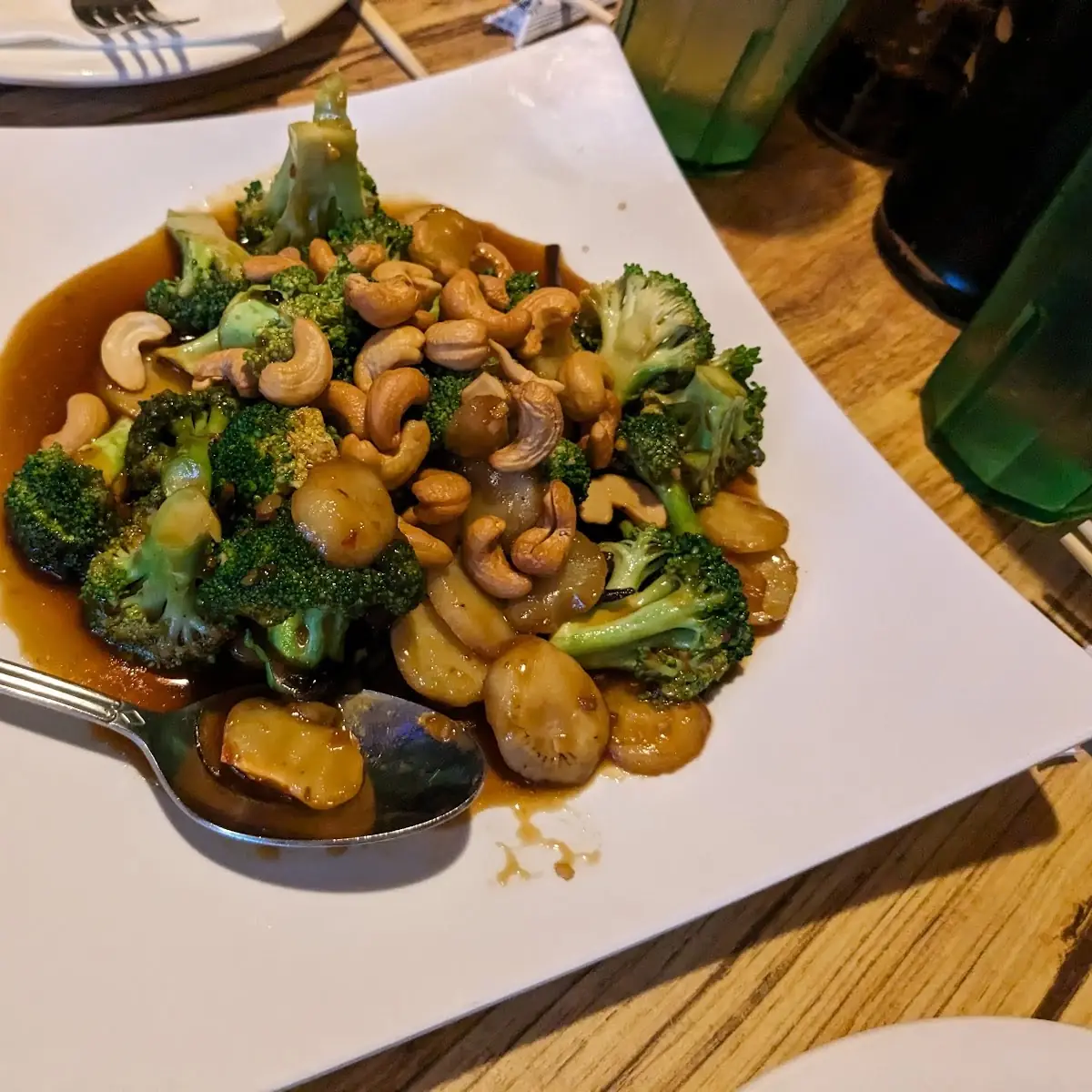 Broccoli & Cashew Nuts with Garlic Sauce Lunch Special