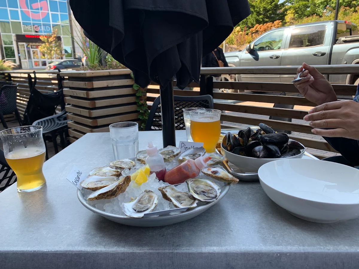 Dozen Oysters, Sea Rocket Oyster House