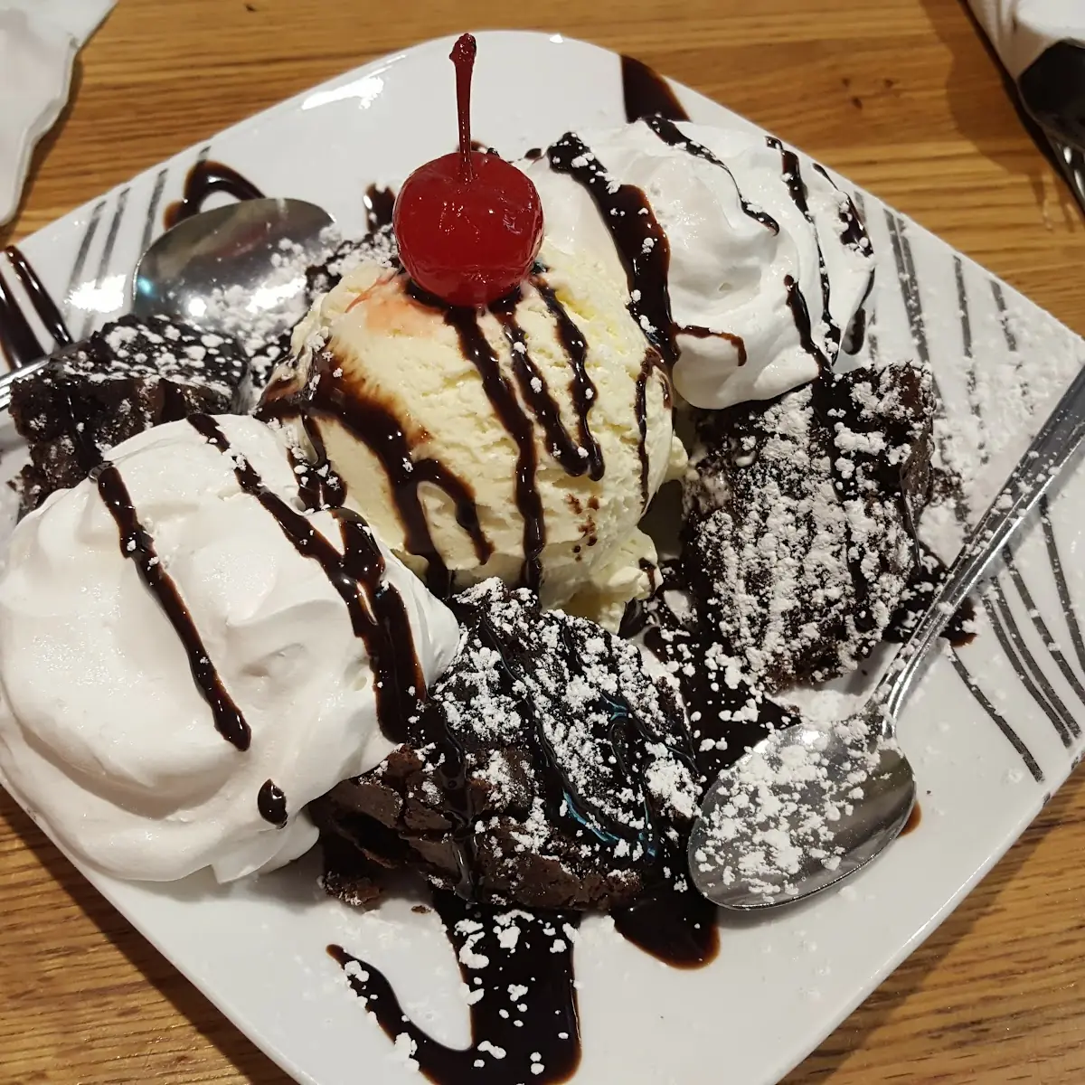 Hot Fudge Brownie Sundae