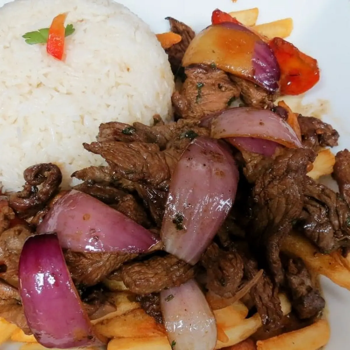 Lomo Saltado with White Rice