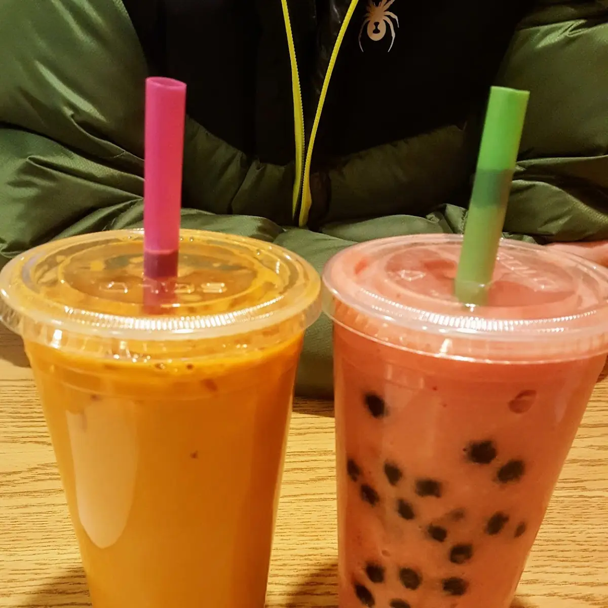 Thai Tea and Banana Strawberry Smoothie with Tapioca