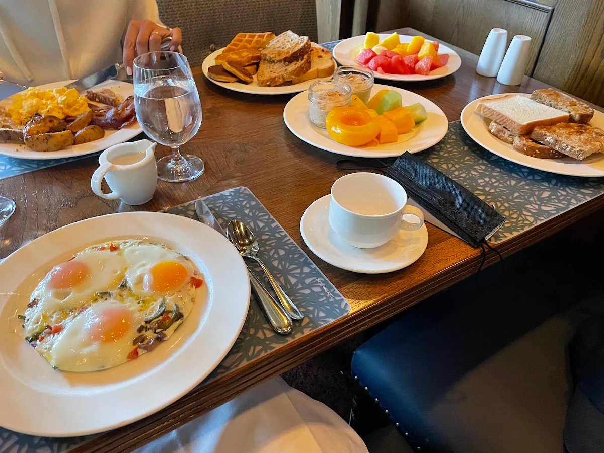 Breakfast Table, THE WILDFLOWER