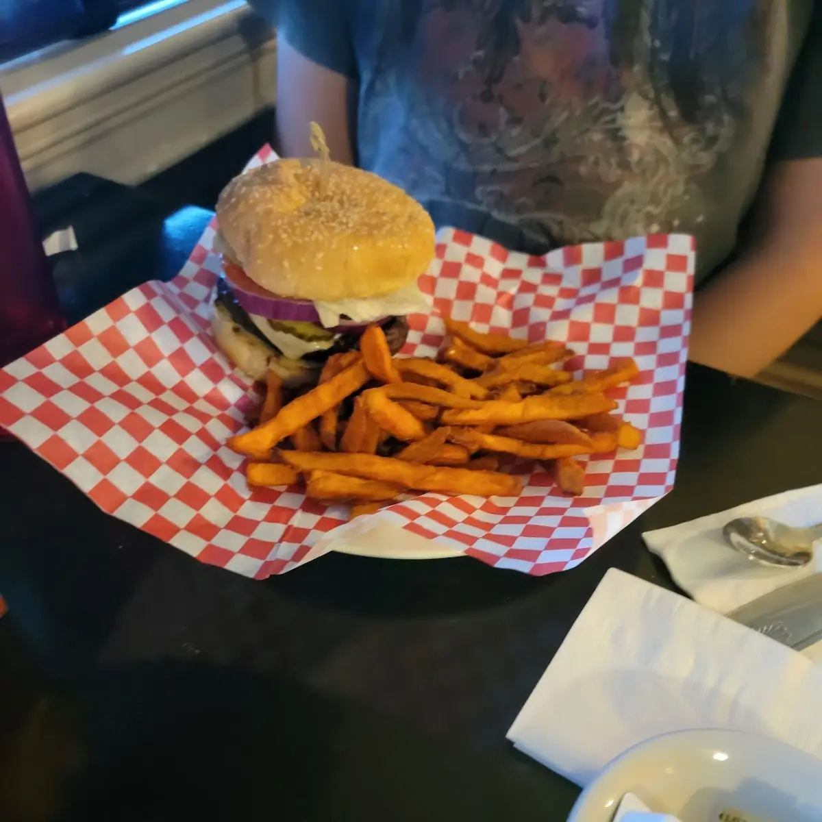 Cheeseburger with Fries