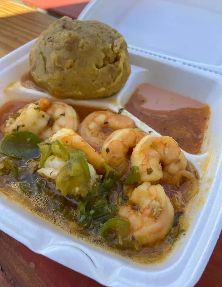 Mofongo Con Camarones En Salsa Criolla