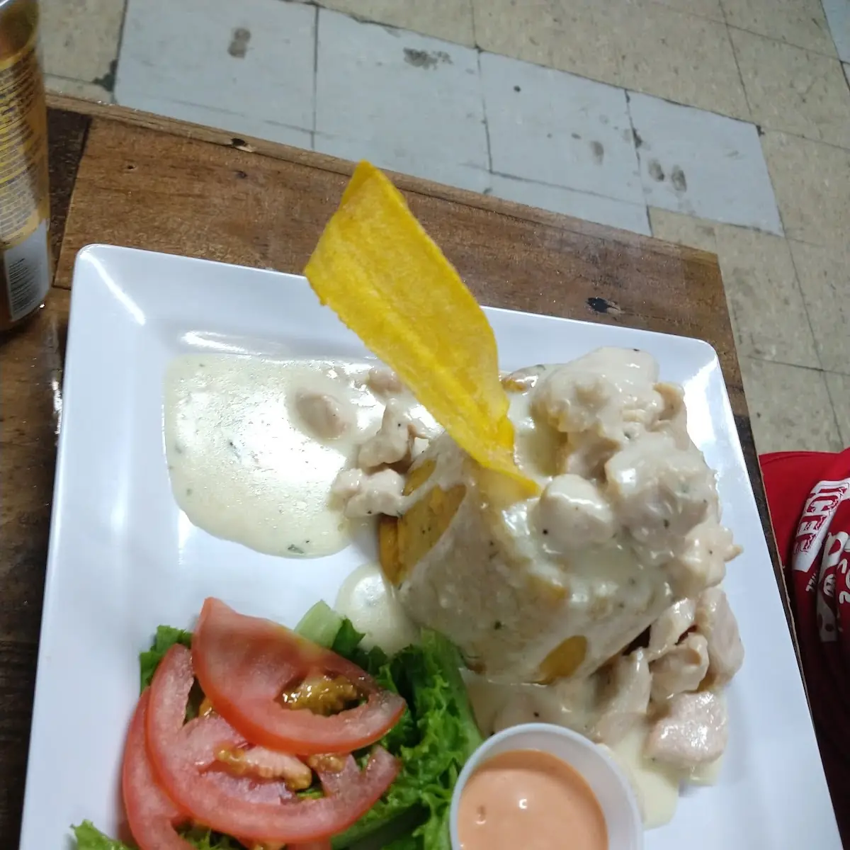 Mofongo Relleno de Pollo En Salsa Alfredo
