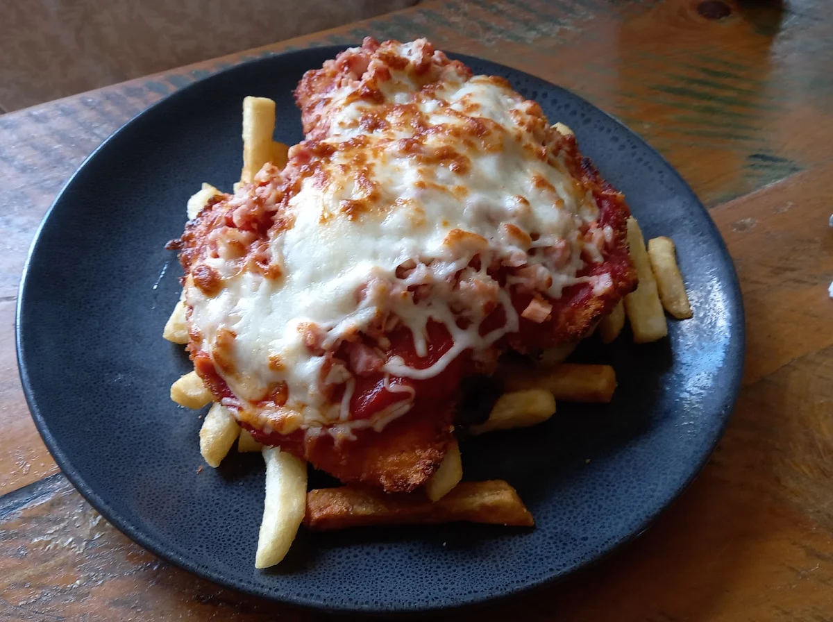 Chicken Parmie, Commercial Hotel Aberdeen