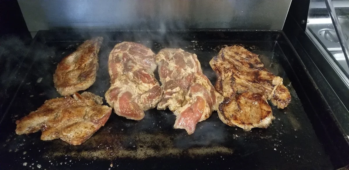 Grills Pork Chops