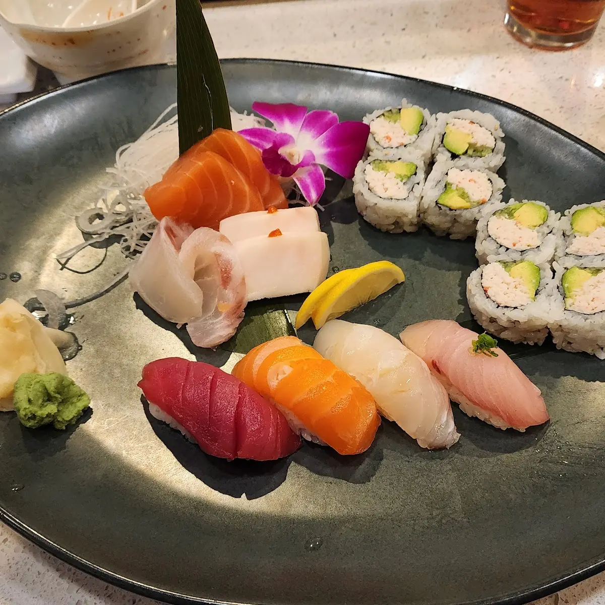 Nigiri Sashimi Deluxe