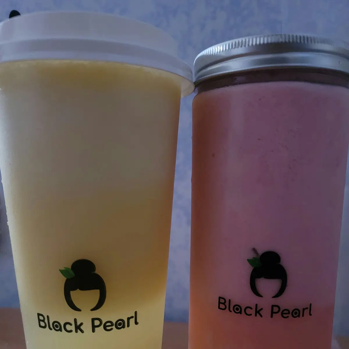 Strawberry Cheesecake Shake and Mango Lychee Slush