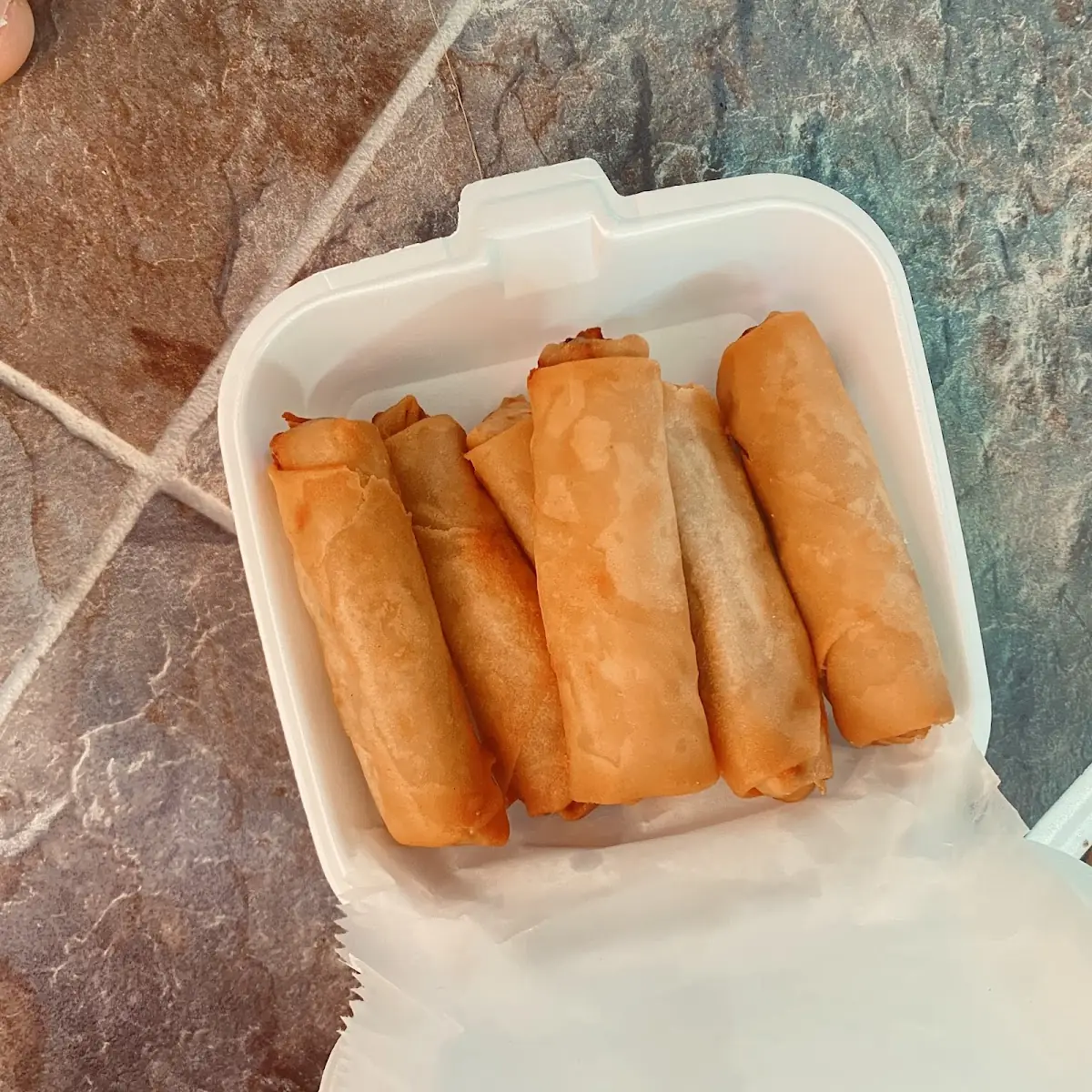 Egg Roll 3 wth 12 Oz Beverage