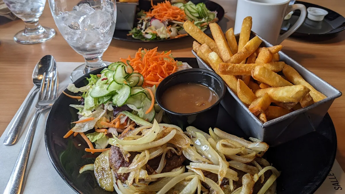 Steak Haché Et Oignons Rotis, Restaurant La Croquée
