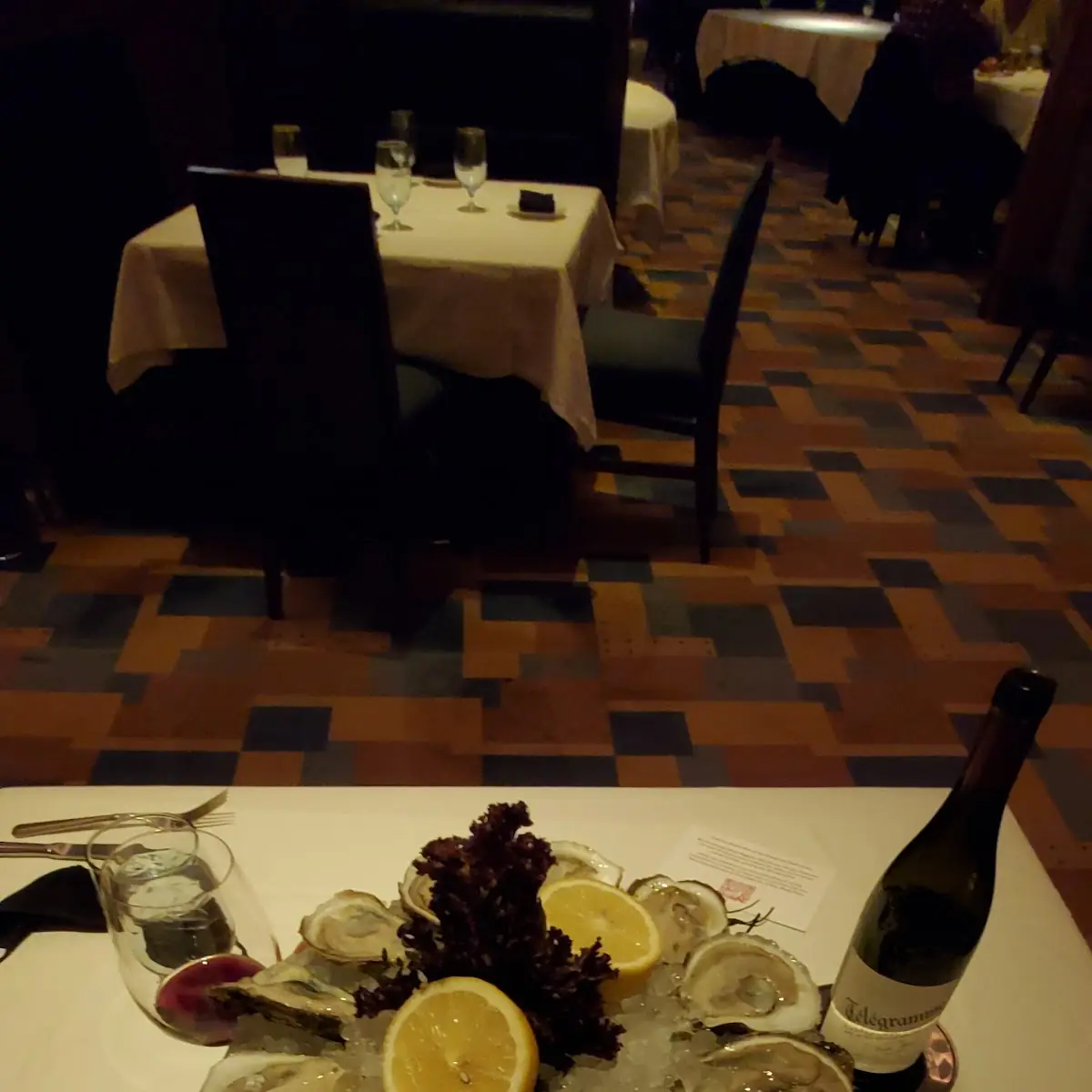 Fresh Raw Oysters with Lemons