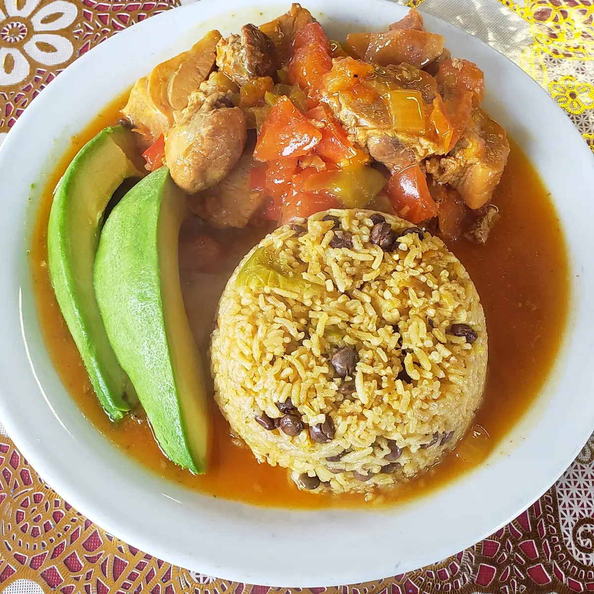 Arroz Con Gandules Con Pernil En Salsa Roja