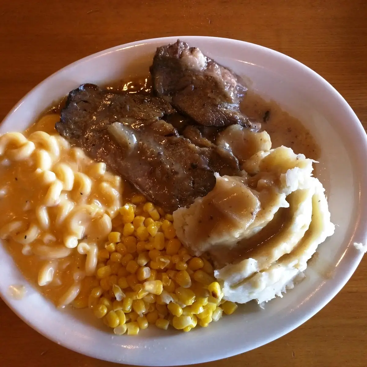 Roast Beef with Mashed Potatoes