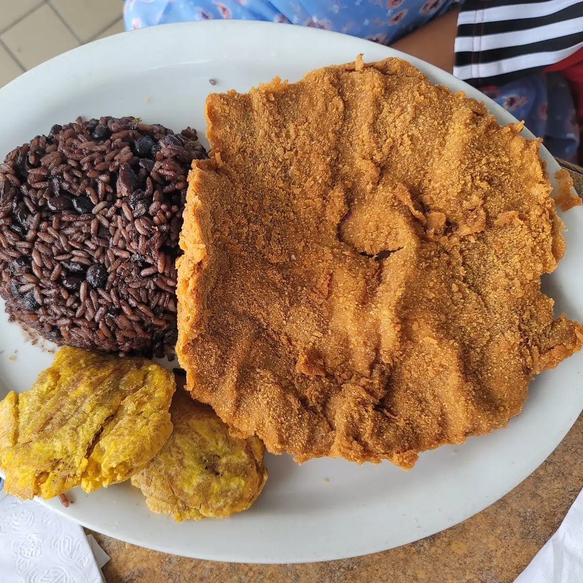 Arroz Congri Y Empanada De Pollo Empanizado