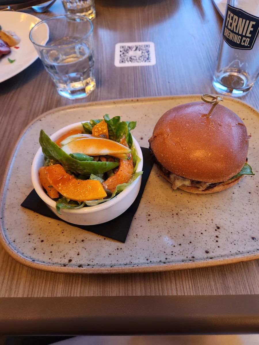 Bisson Burger, Cliffhanger Restaurant