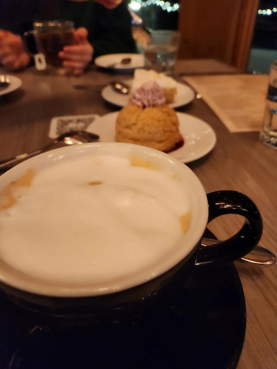 Cappuccino, Cliffhanger Restaurant