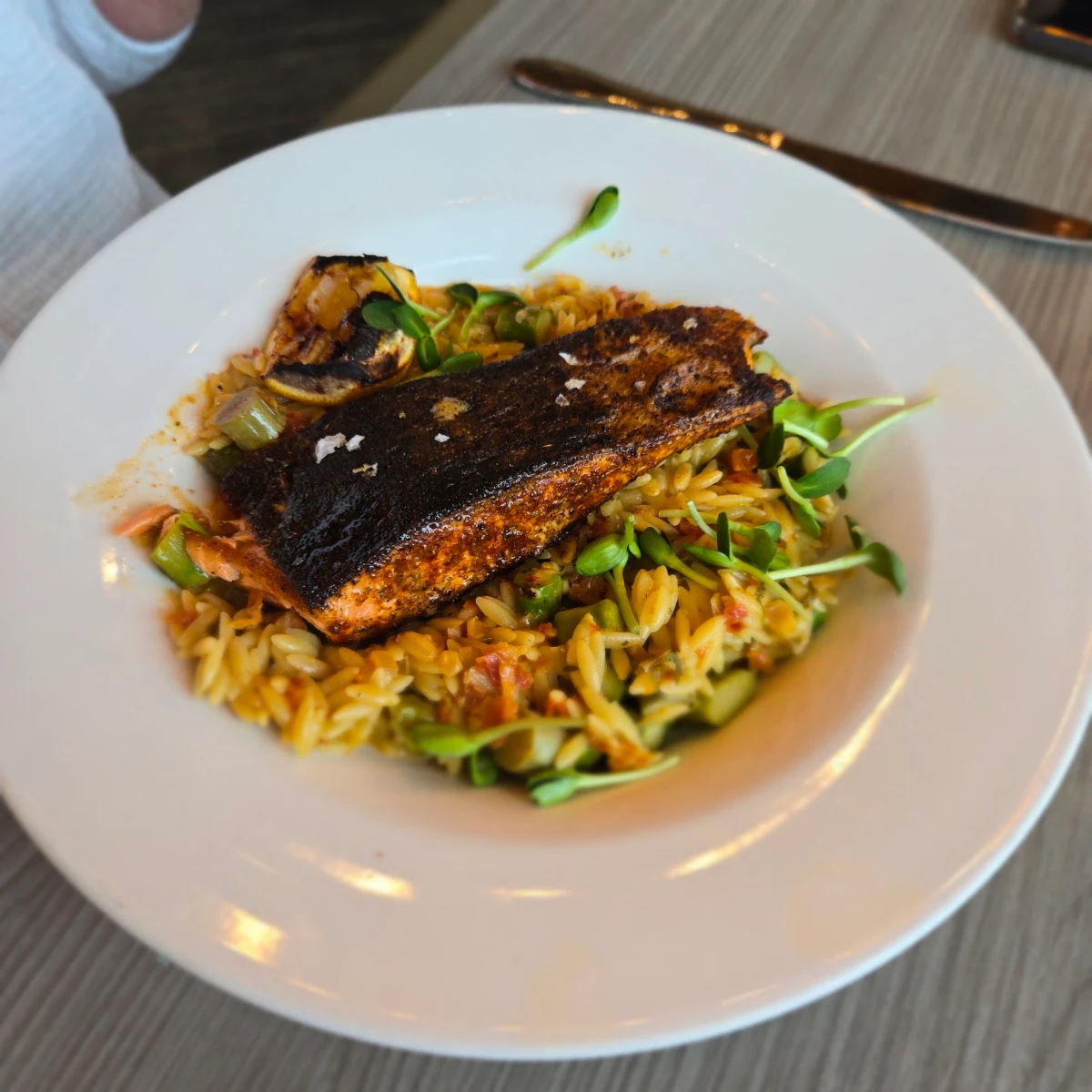 Highlights, Cliffhanger Restaurant
