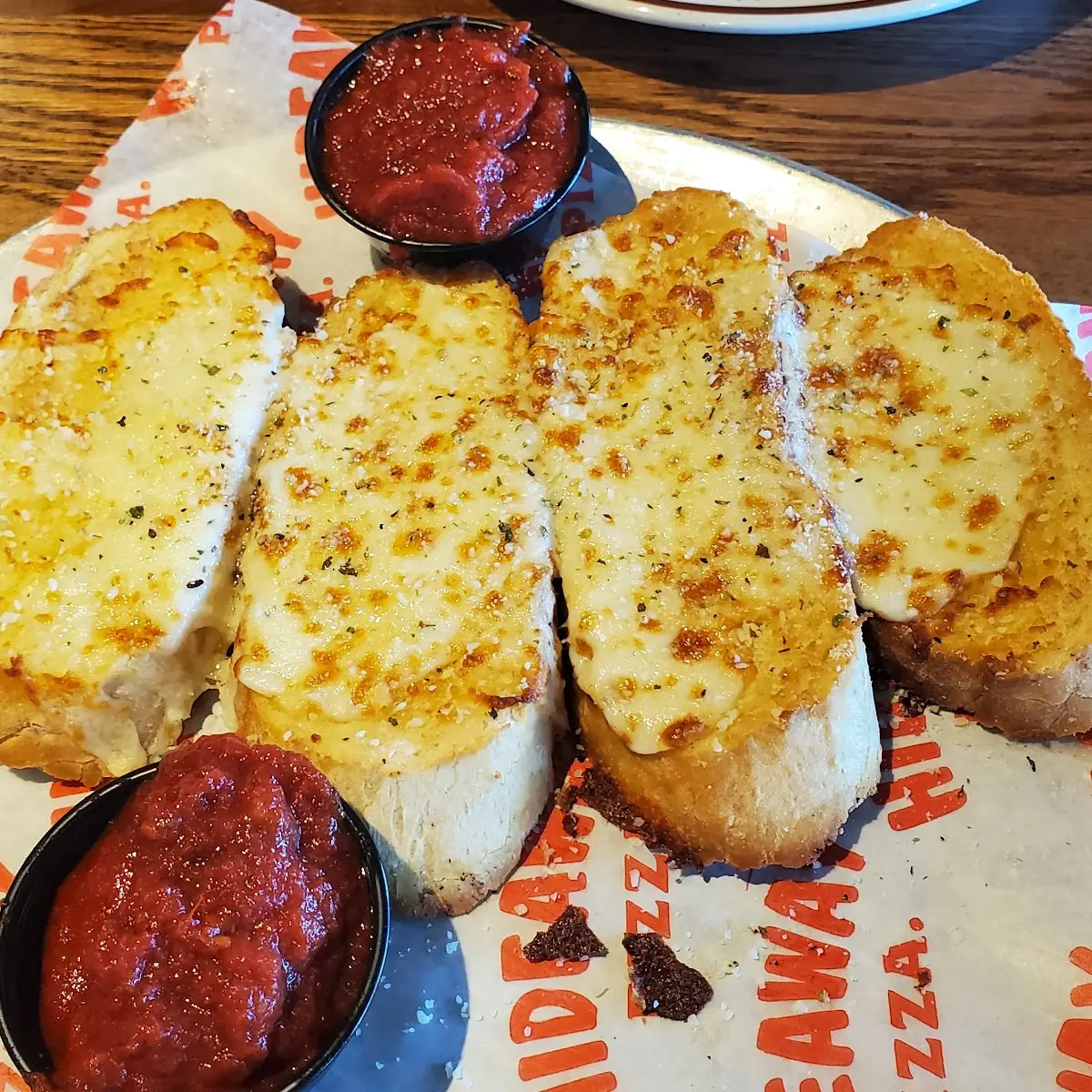 Cheesy Garlic Bread with Marinara
