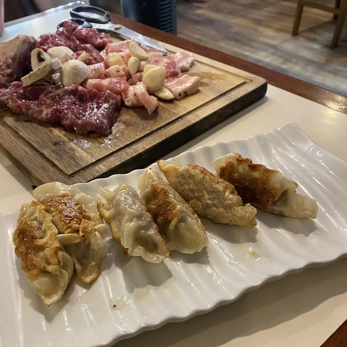 군만두 Fried Dumplings