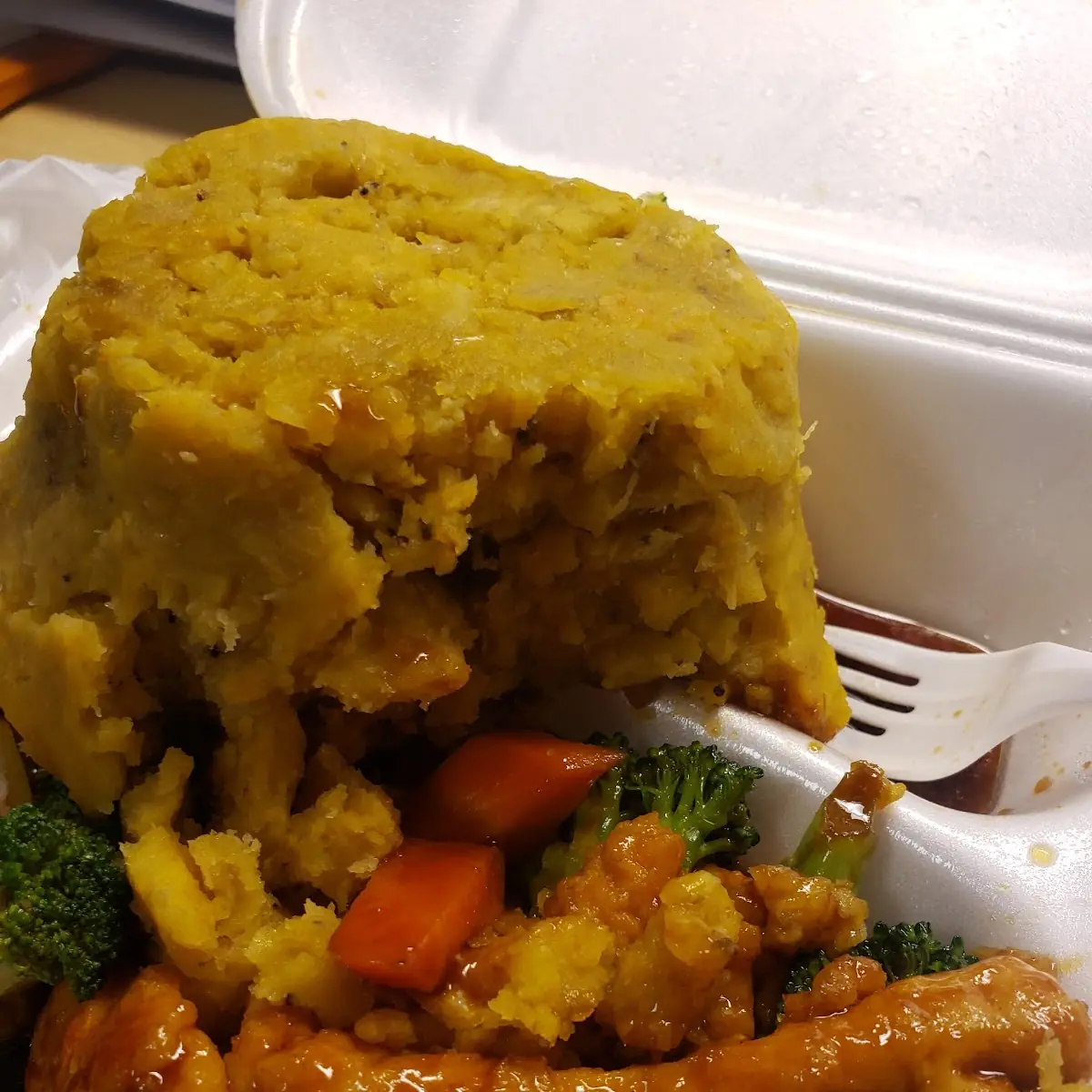 Mofongo Relleno De Pollo Broccoli