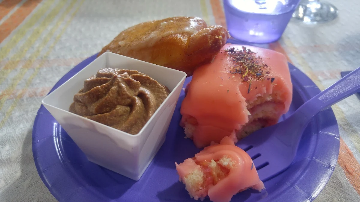 Highlights, Sisters' Bistro