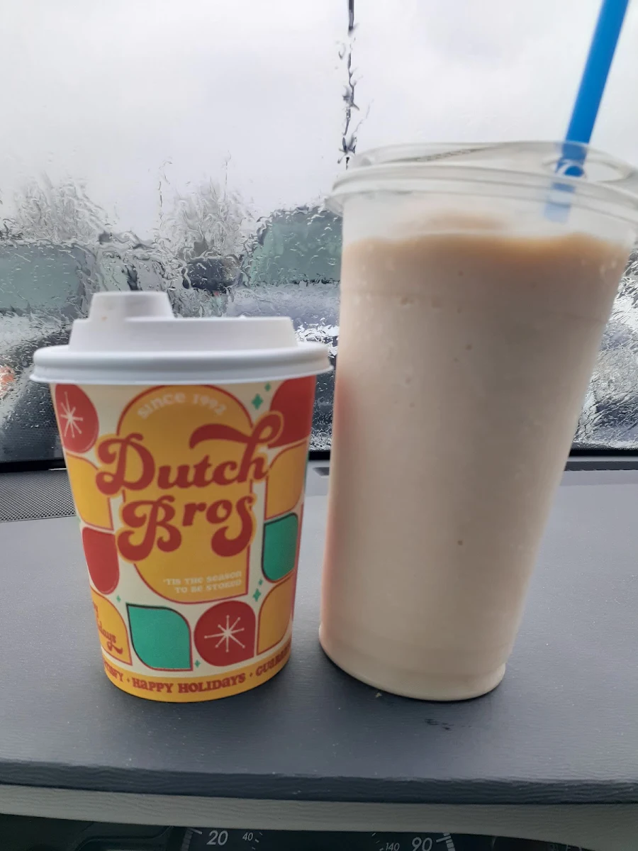 Hot Matcha Latte & Thai Milk Tea