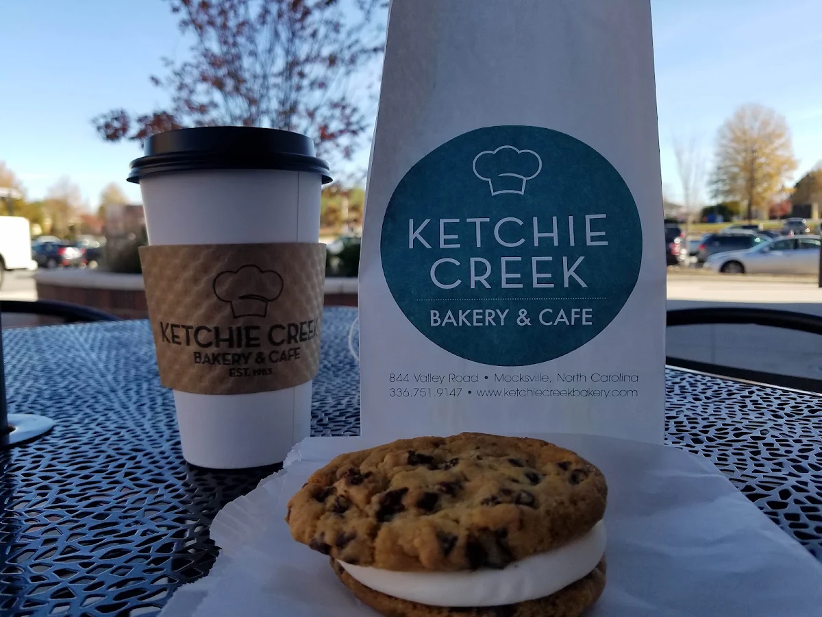 Chocolate Chip Creme Cookie