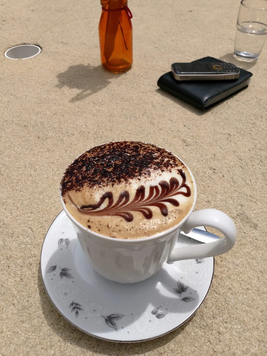 Highlights, La Belle Cafe