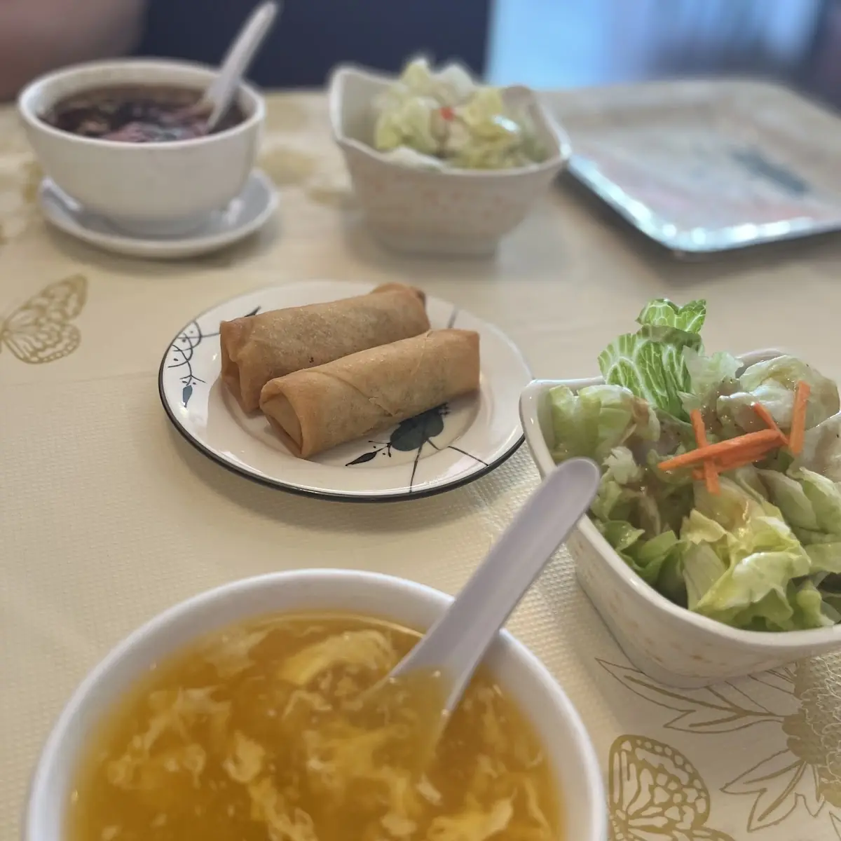 Salada Soup and Spring Roll