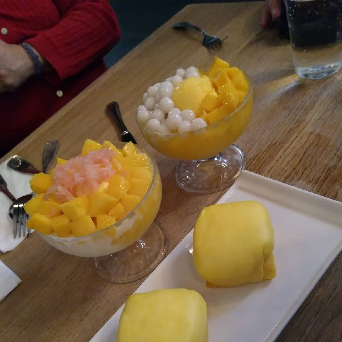 Snow White Mango Juice Sago & Pomelo with Mango Ice Cream