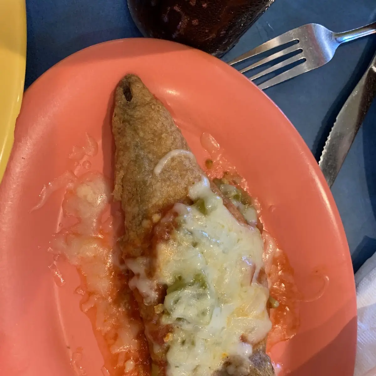 Quesadilla Roja Con Chicharron