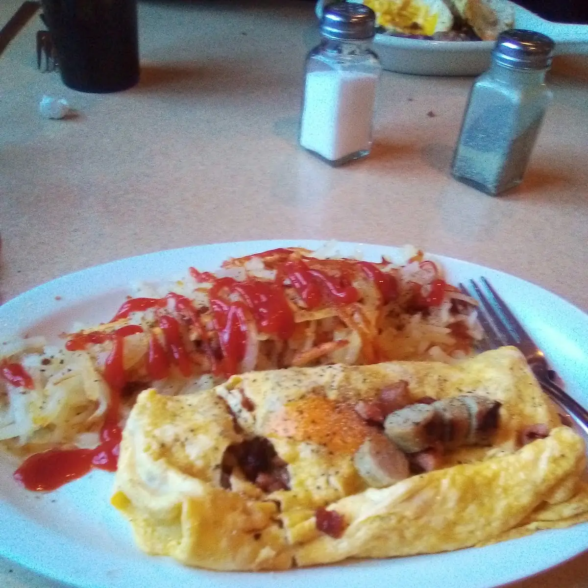 Meat Lovers Omelette w Hashbrowns