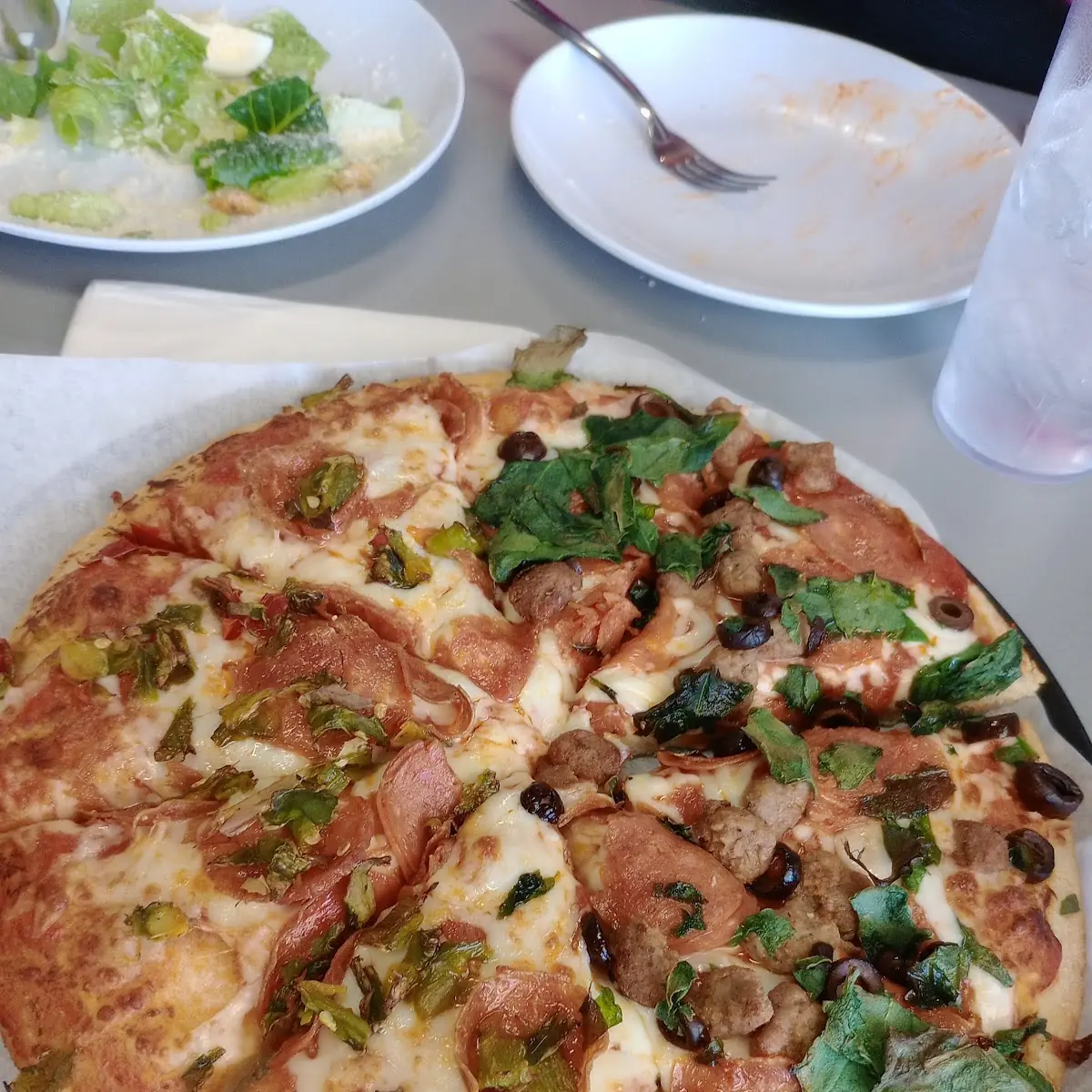 Pizza, Wing & Salad Entree