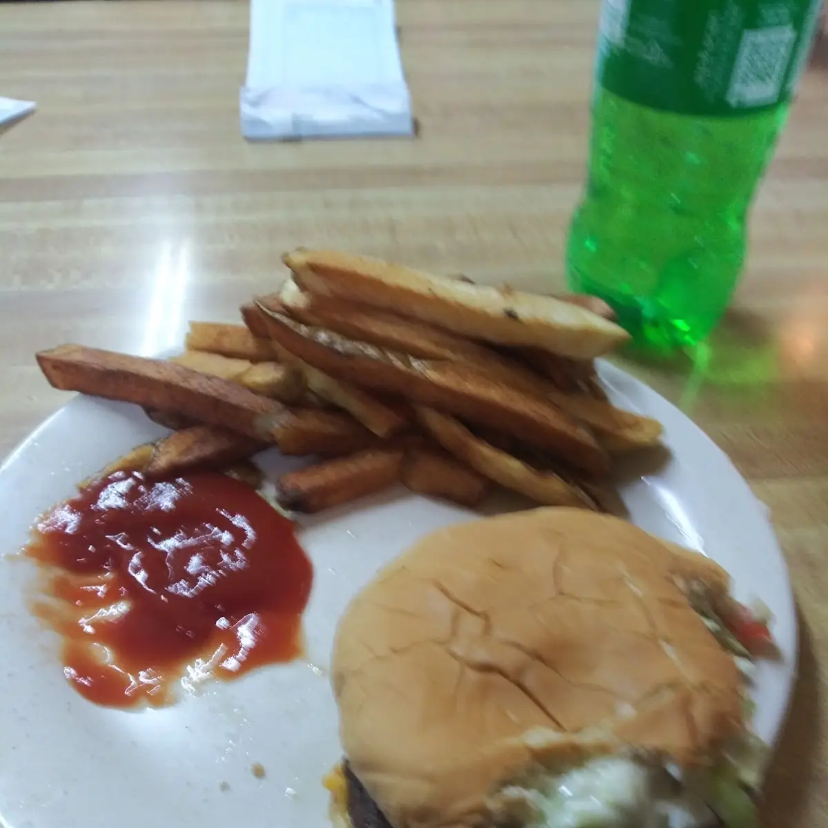 Cheeseburger with Extra Pickle Fries Crispy